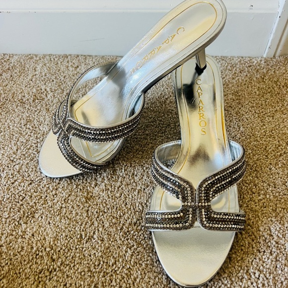 Caparros Silver Women's heels size 7.5 - Picture 2 of 9